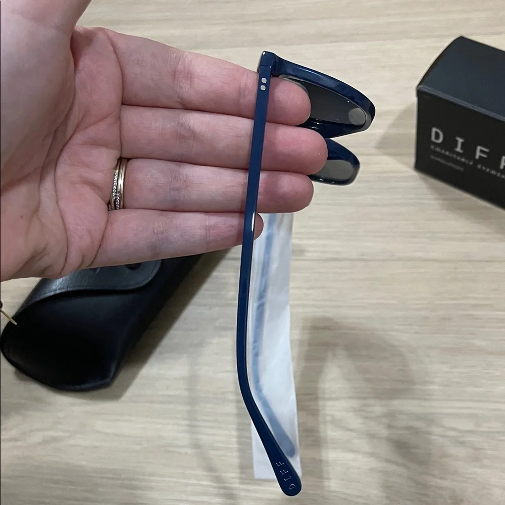 Diff Eyewear Dark Blue Sunglasses - Picture 4 of 6